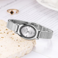 Montre à quartz ovale vintage pour femme, bracelet fin en maille métallique, cadran multicolore rétro, élégante pour le quotidien