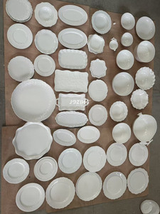 Vaisselle en céramique blanche en relief, prix de gros, en stock, assiettes, bols, tasses, soucoupes, plats variés, vendus à la tonne - Product Image 4