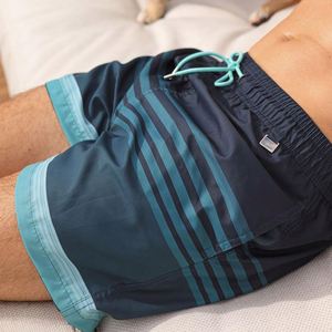 Shorts de bain pour hommes à séchage rapide, motif rayé, logo imprimé, style sportif, pour l'été, personnalisables, vente en gros directe usine - Product Image 4