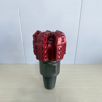 Foret PDC durable de 5,5 pouces à 5 lames de type grattoir avec coupeurs en carbure de tungstène pour le forage de puits pétroliers et gaziers dans les roches dures
