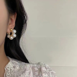 ต่างหูห่วงประดับมุกบาโรกสำหรับผู้หญิง |   สแตนเลสสตีลชุบทอง 18K PVD |   กันน้ำ ป้องกันการแพ้ และไม่ซีดจาง - Product Image 5
