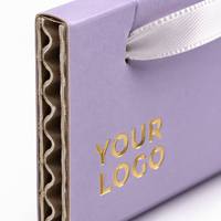 Maßgefertigte Rosa Wellpappe-Versandbox mit Bandgriff Goldfolien-Logo Recycelbare Versand-Geschenkverpackung für Kosmetik Schuhe Hüte
