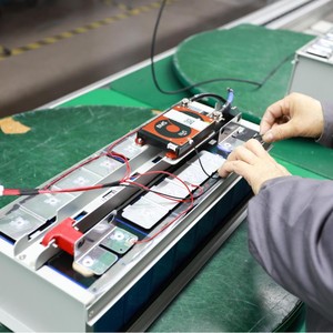 ระบบจัดเก็บพลังงานแบบติดตั้งบนแร็คที่ปรับแต่งได้ 51.2V 100Ah LiFePO4 พร้อม BMS ระบบไฮบริดกริด ออลอินวัน - Product Image 2
