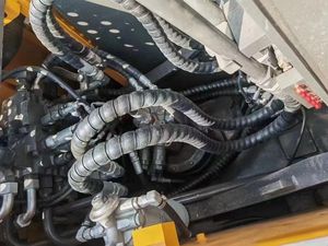 Excavatrice Volvo EC140 d'occasion, modèle 2023, certifiée CE, avec moteur, boîte de vitesses et godet, fabriquée en Suède. - Product Image 6