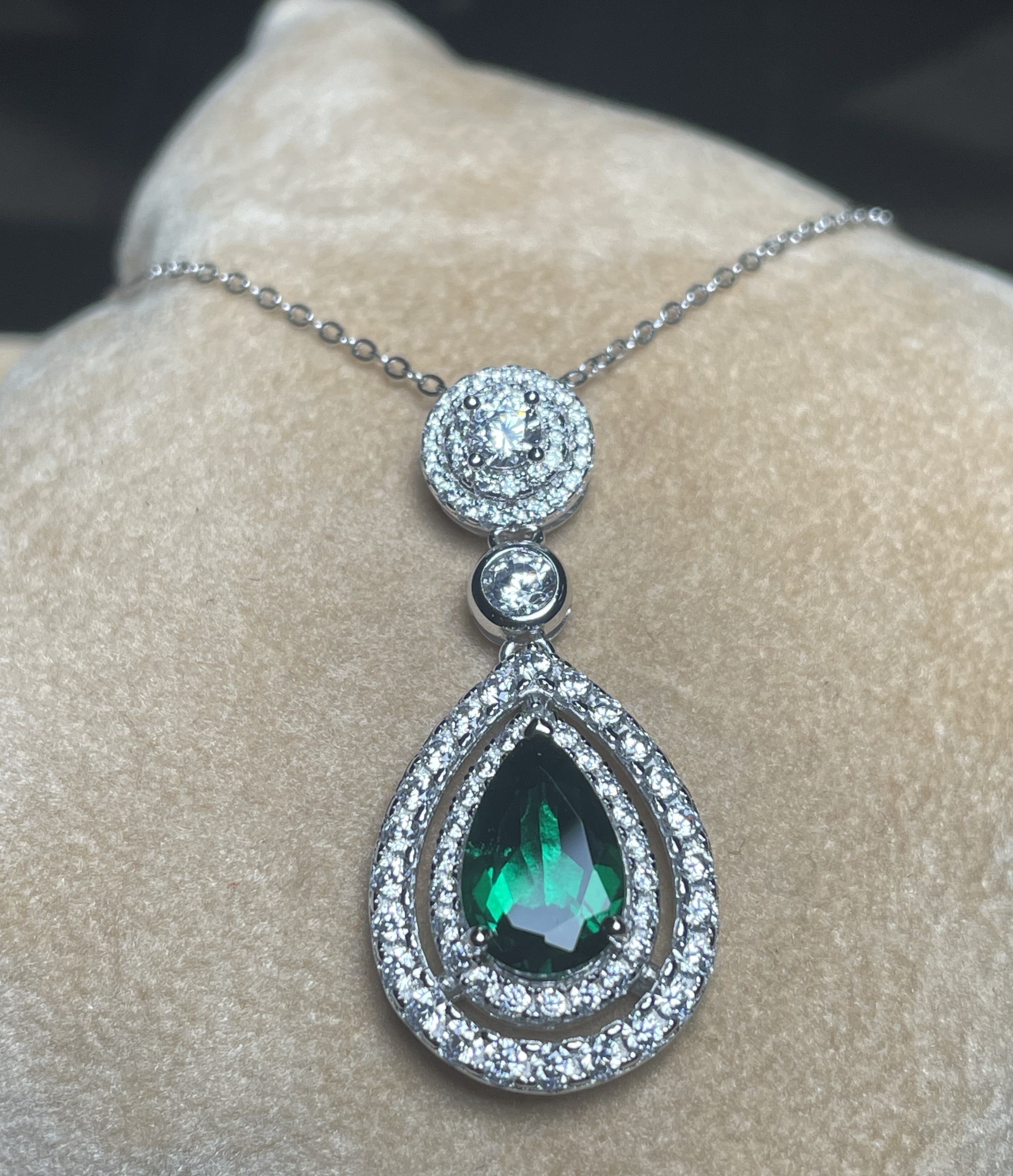 สีเขียว