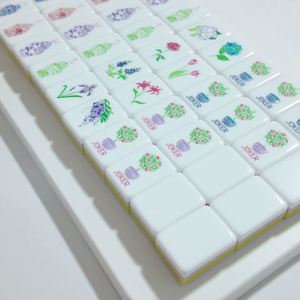El juego de mahjong americano hecho a medida consta de fichas de acrílico y incluye 160 cartas de juego. - Product Image 2