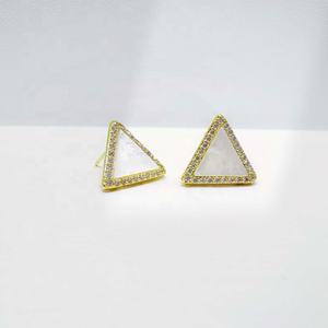 Pendientes triangulares de plata de ley 925 OEM, chapados en oro de 14k, venta al por mayor, pendientes geométricos con gemas para niñas, pendientes de perlas para niñas, chapados en oro de 18k. - Product Image 4