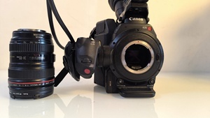 Cámara de Producción Profesional Canon C300 Full HD Usada a Buen Precio - Product Image 5