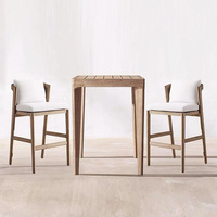 Ensemble de table et chaises de bar de luxe en teck résistant aux intempéries, avec tabourets de comptoir en rotin PE, pour hôtel, piscine, villa, cour.