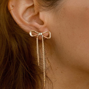 ต่างหูห้อยสแตนเลสสีทอง18K สำหรับผู้หญิงดีไซน์เป็นพู่ห้อยประดับเพทายชุบทองคลาสสิก - Product Image 2