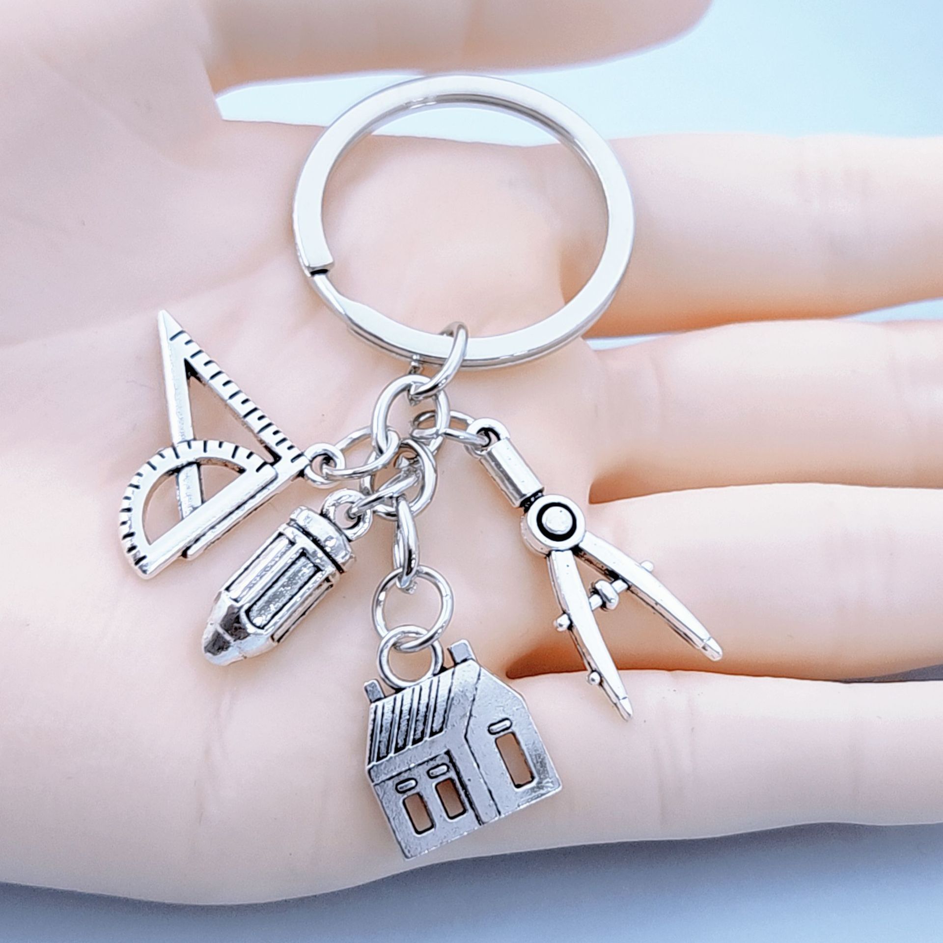 Creative Sold House Key Chain Keychain Antique Silver Color Metal Charms Keychains Real Estate Agent Keyholder Accessories Gift