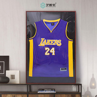 Marco de Exhibición para Camisetas, Caja de Madera Negra con Borde Dorado Espejo, Impresión Digital a Todo Color, 3 Aberturas para Fotos, Placa con Nombre, Deportes