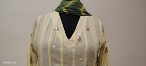 Ensemble Kurti en coton avec broderies et dupatta Lehariya pour les occasions festives. Design tendance, produit tendance pour les festivals. - Product Image 4