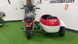 Mini moto à side-car d'<span class=keywords><strong>occasion</strong></span> <span class=keywords><strong>50cc</strong></span>, monocylindre, rouge et blanc, style rétro, petite moto à trois roues - Product Image 2