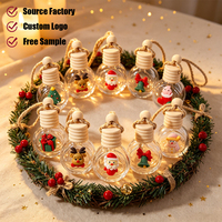 Vente en gros de flacons diffuseurs d'huiles essentielles de 10 ml, design Père Noël et renne mignon, pour parfum de voiture, en forme de pendentif décoratif de Noël