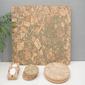 Cadeaux professionnels et promotionnels de qualité supérieure 4 tapis de salle à manger en liège 2 dessous de plat 4 sous-verres 2 supports de chauffe-plat avec placage - Product Image 1