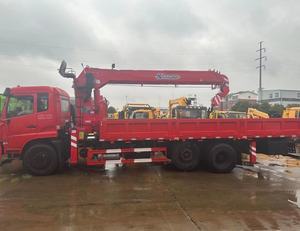 رافعة محمولة على شاحنة دونغفنغ 6×4، رافعة تلسكوبية مستقيمة بحمولة 12 طن، تستخدم في أعمال البناء ونقل البضائع - Product Image 3