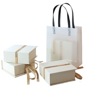 Nuevos Productos Explosivos a Estrenar en 2024: Caja de Regalo con Forma de Libro, Estilo Bosque, Caja Fresca con Diseño de Color Reversible - Product Image 1
