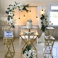 Table de mariage moderne en acier inoxydable doré avec plateau en verre trempé pour usage commercial extérieur et salle à manger