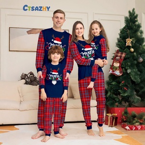 Conjunto de Pijamas de Poliéster Macio com Estampa de Chifres de Veado e Letras, para o Inverno de 2025, com Chapéus de Natal e Blocos de Cores – Roupas de Família Combinando para o Natal - Product Image 1