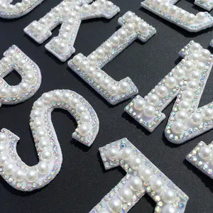 Custom Pearl Rhinestone Palabras Alfabeto Hierro en letras Parches 3D Pearl Letter Parches