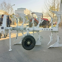 Robusto Aratro Reversibile a 3 Furchi Montato su Trattore Pioneer, Alimentato a Diesel, con Cuscinetti per Coltivazione Profonda su Terreni Rocciosi e Argillosi