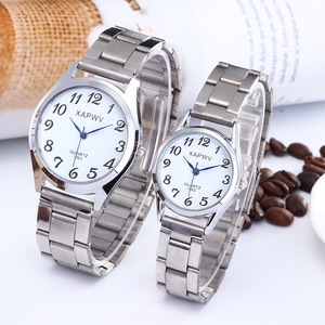 Montre analogique à grand cadran pour hommes et femmes, en acier inoxydable, à quartz, avec bracelet élastique, pour personnes d'âge moyen et âgées, coffret cadeau charmant pour couple - Product Image 2
