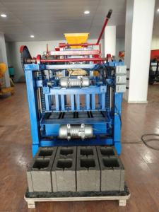 Máquina <span class=keywords><strong>Bloquera</strong></span> de Hormigón QTJ4-35 (Máquina <span class=keywords><strong>para</strong></span> Bordillos y Pavimentos) con Molde <span class=keywords><strong>para</strong></span> Bloques Entrabados - Product Image 5