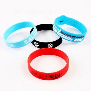 Bracelet de sport en tissu fin, design tendance et personnalisable - Product Image 5