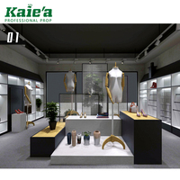 Magasin moderne cintre en bois de vêtements de dame et sacs présentoir sac présentoir
