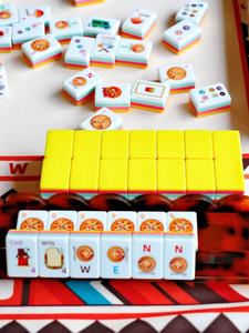 Midnight Comfort Foodie Feast Juego de Mahjong <span class=keywords><strong>Americano</strong></span> de 160 Fichas con Tapete, Soporte y Caja, Fichas Acrílicas de 4 Niveles - Product Image 1