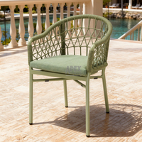 Fauteuil de jardin en corde tressée au design moderne et décontracté avec coussin
