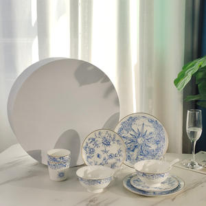Service de table de luxe en porcelaine fine avec incrustations dorées, série D européenne, motif Étoile porte-bonheur, 10 pièces, avec coffret cadeau - Product Image 1