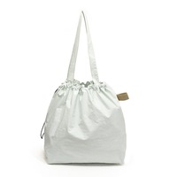 Sac fourre-tout portable grande capacité pour femme, léger en nylon, couleur unie, sac à bandoulière et à main, idéal pour les trajets quotidiens et les voyages