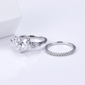 แหวนเพชรรูปหัวใจทองคำขาว 18K รุ่น MSR-1382 จาก Messi Jewelry สำหรับผู้หญิง - Product Image 2