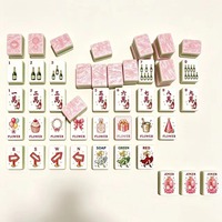 Jeu de Mahjong américain rose marbré pastel avec tuiles à motif de parfum de champagne mignon et étui de rangement pour jeu de fête des filles
