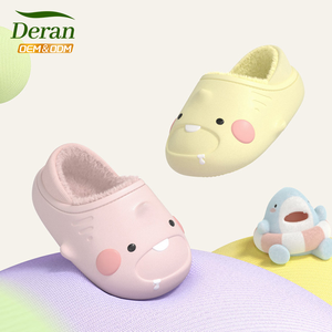 Chaussures unisexes personnalisées Deran OEM, pantoufles en forme de <span class=keywords><strong>requin</strong></span> moelleuses, EVA imperméable, pantoufles de dessin animé en forme de <span class=keywords><strong>requin</strong></span>, antidérapantes, chaudes pour les enfants, garçons et filles, sandales - Product Image 1