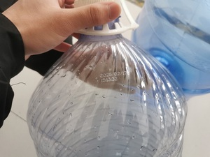 เครื่องพิมพ์เลเซอร์ทำเครื่องหมายรหัสวันบินได้ CO2ไฟฟ้าสำหรับขวดพลาสติก - Product Image 4