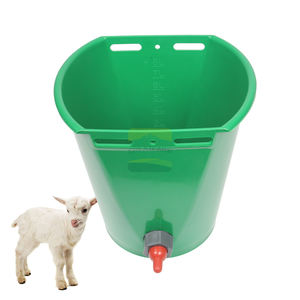 Seau d'alimentation en <span class=keywords><strong>lait</strong></span> <span class=keywords><strong>de</strong></span> <span class=keywords><strong>brebis</strong></span> en plastique <span class=keywords><strong>de</strong></span> qualité supérieure pour ferme laitière, 8 L, avec tétines pour chèvre et vache, avec une tétine - Product Image 1