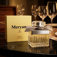 Parfum pour femmes, flacon carré en verre transparent, biseauté, avec bande dorée et argentée, capuchon facetté, ruban rose, longue tenue