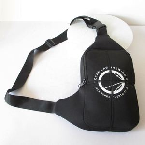 Riñonera de Neopreno Americana Unisex Premium con Diseño Original y Logotipo Personalizado, Bolsa de Cintura con Correa Ajustable, Bolsa de Pecho - Product Image 6