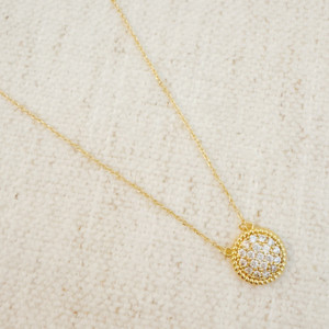 Collier pendentif cercle doré avec pierres de type diamant, chaîne délicate pour femme - Product Image 4