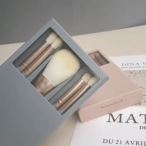 Juego de 5 Brochas de Maquillaje Facial con Espejo, Pelo Sintético Suave, para Polvo Suelto, Rubor y Sombra de Ojos, Brocha Cosmética Portátil de Viaje - Product Image 4