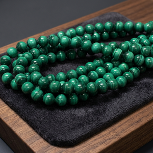 Perles rondes en malachite naturelle de 8 mm, pierres précieuses vertes, pierres énergétiques avec pouvoir de guérison pour la fabrication de bijoux MAHNAJ GEMS - Product Image 2