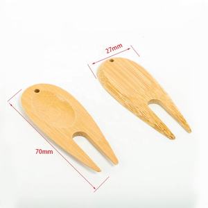 Outil de réparation de divot de golf en bambou en bois de couleur naturelle en gros pour le golf vert sur le parcours - Product Image 2