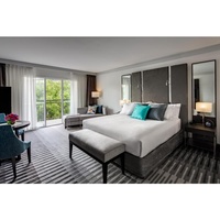 Lit et table de chevet en métal sur mesure haut de gamme cinq étoiles, mobilier de chambre à coucher moderne pour appartement et hôtel de luxe