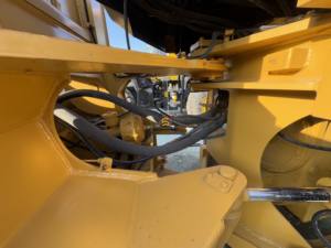 لودر هيدروليكي مستعمل CAT 966H بسعر معقول، بحالة ممتازة وأداء عالي لأعمال البناء الثقيلة - Product Image 2