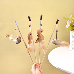 Bâton de chat en bois de lin comme un dessin animé avec sisal et matériau métallique 7DOMAINS 7DSDT-PETTOY03 - Product Image 1
