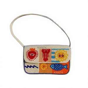 Sac à main perlé fait main avec motif coloré de poissons et de vies marines, forme rectangulaire, en tissu fantaisie, broderie artisanale - Product Image 2