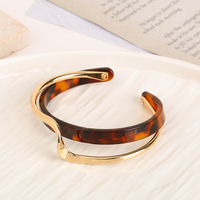 Brazalete Geométrico de Acrílico Chapado en Oro, Pulsera Abierta de Latón con Resina Acética Irregular para Mujer